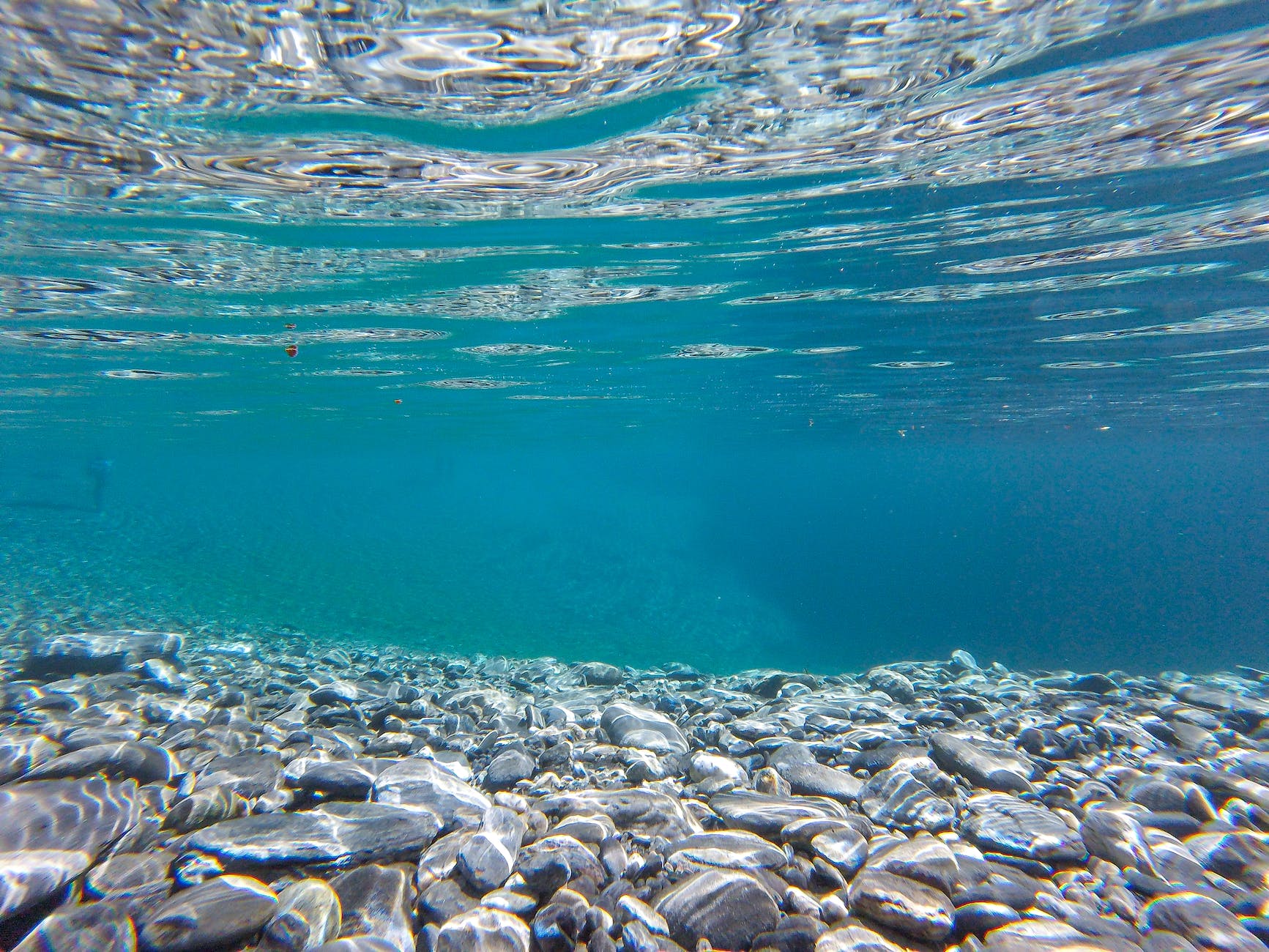 L’Acqua: Sorgente di Vita e Sfida per l’Umanità